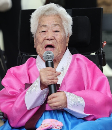 일본군 위안부 피해자인 이옥선 할머니가 건강 악화로 인해 세상을 떠났다 향년 98세였다    