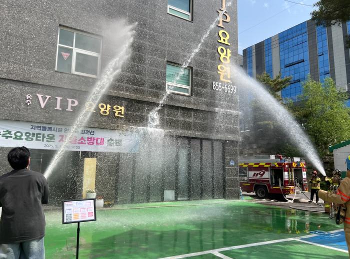 경기북부에서 최초로 19일 송추요양타운 내 16개 요양시설이 자발적으로 자율소방대를 창설했다사진제공양주소방서