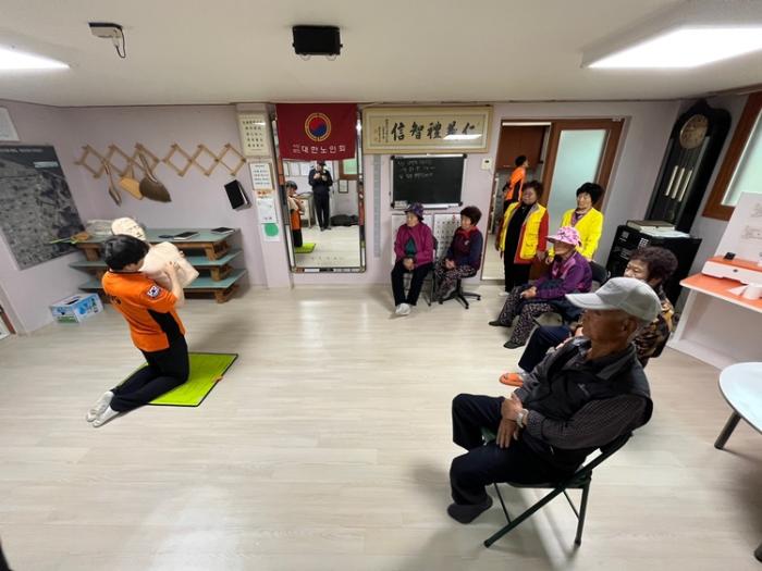 어르신 대상 교육모습 사진강화소방서