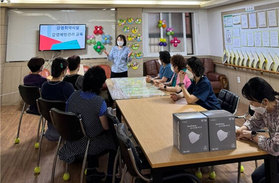 안양시 만안구보건소는 요양원 대상 찾아가는 감염병 예방관리 교육을 실시했다 사진안양시