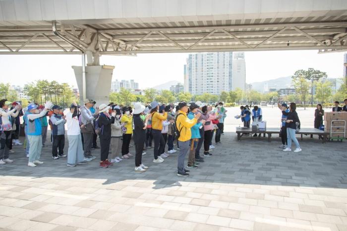 인천 서구 실버힐링걷기 행사  사진서구청   출처  글로벌경제신