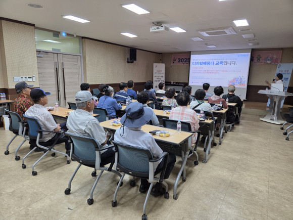 어르신 대상 ICT 교육 진행 모습 사진울진군