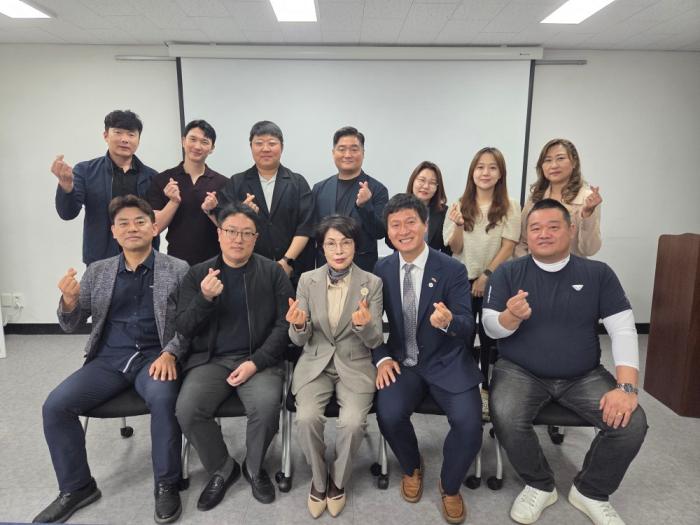 2026년 4월 27일 11시30분16시까지 협회 사무실에서 장기요양연구소 임원진들이 모여 3년 동안의 연구소 방안에 대해서 논의했다