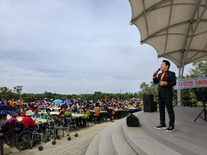 박상철 가수가 초청되어 어르신들께 효도노래를 선사해 많은 박수를 받는 등 이날 행사는 효도하는 행사라는 평가를 받았다